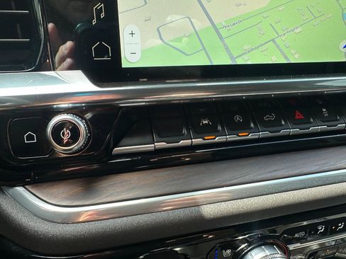 Used 2025 GMC Sierra 1500 SLT w/ SLT Premium Package image 39