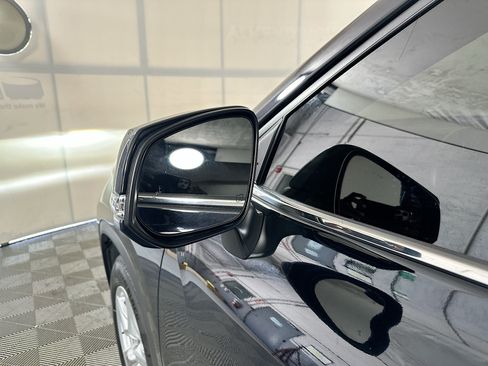 Used 2023 Toyota Highlander LE AWD/4WD image 10