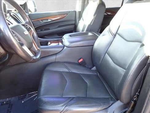 Used 2019 Cadillac Escalade ESV Luxury image 13