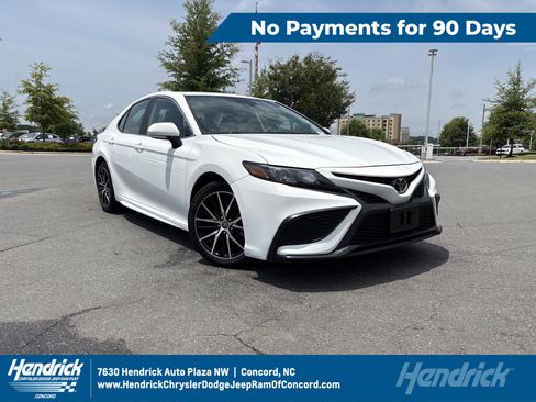 Used 2024 Toyota Camry SE FWD image 1