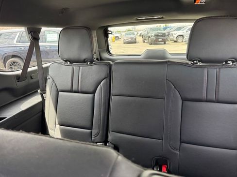Used 2025 Chevrolet Suburban RST AWD/4WD image 14