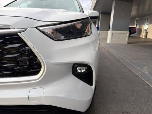 Used 2023 Toyota Highlander LE image 4