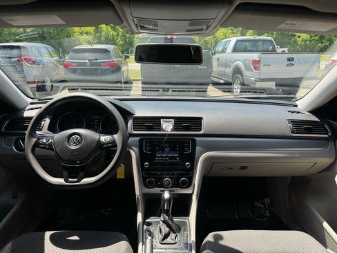 Used 2017 Volkswagen Passat 1.8T S FWD image 17