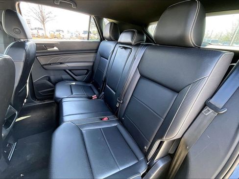 Used 2022 Volkswagen Atlas Cross Sport SE image 31