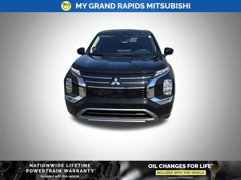 New 2026 Mitsubishi Outlander SE image 8