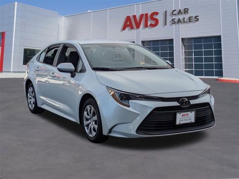 Used 2024 Toyota Corolla LE image 3