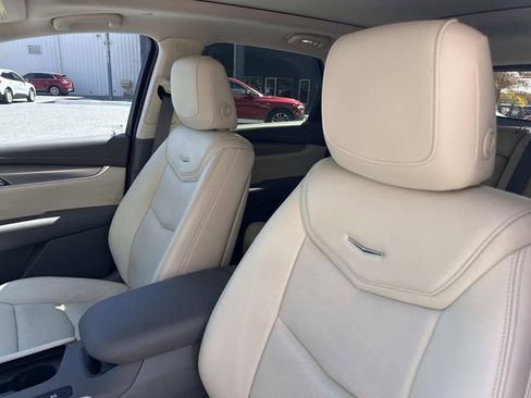 Used 2017 Cadillac XT5 Luxury w/ Driver Awareness Package image 21