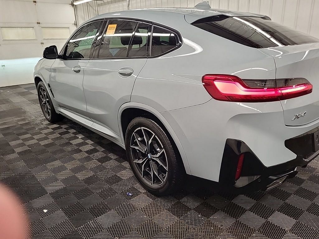 Used 2025 BMW X4 xDrive30i AWD/4WD image 4
