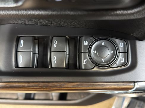 Used 2021 Chevrolet Silverado 1500 High Country w/ Technology Package image 13