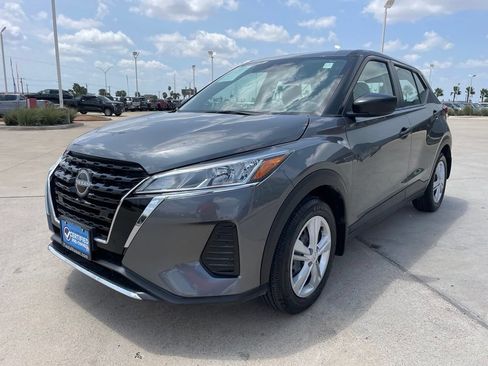 Certified 2025 Nissan Kicks Play S FWD image 3