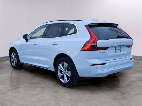 Used 2022 Volvo XC60 B5 Momentum image 6