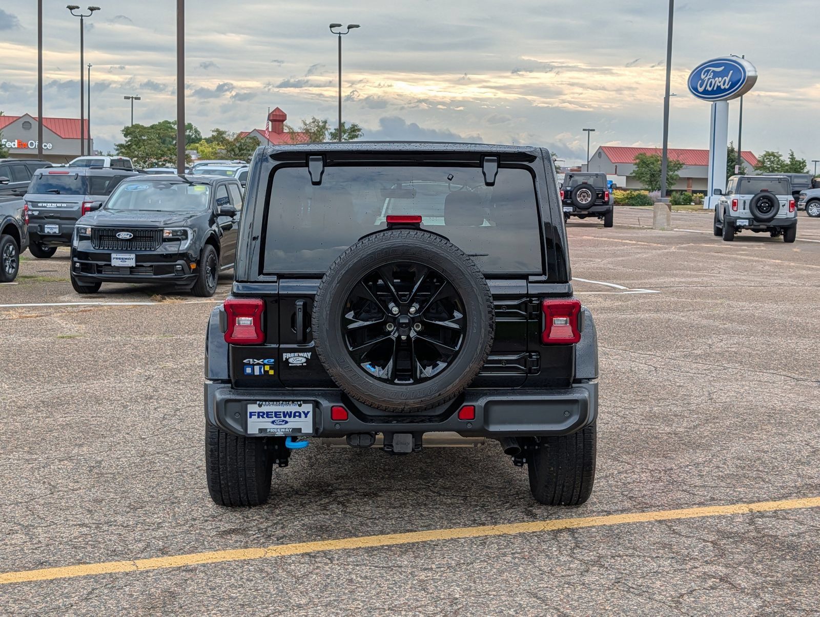 Used 2022 Jeep Wrangler Unlimited Sahara w/ Cold Weather Group AWD/4WD image 4