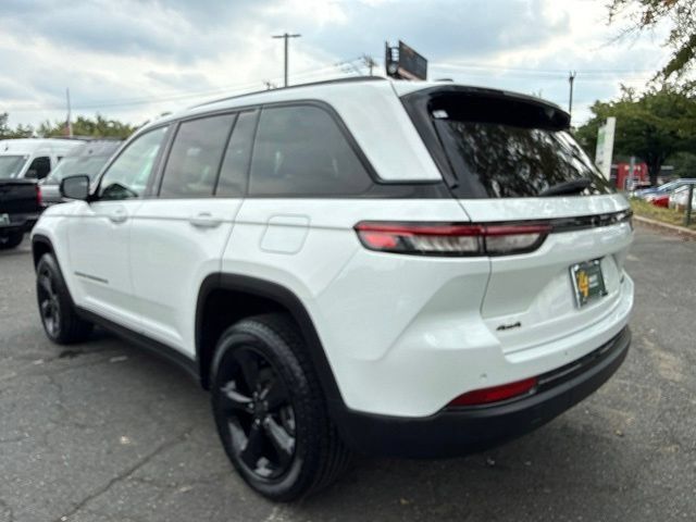 Used 2023 Jeep Grand Cherokee Limited w/ Black Appearance Package AWD/4WD image 19