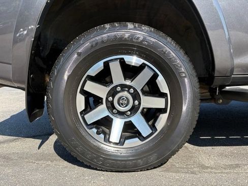 Used 2022 Toyota 4Runner TRD Off-Road Premium w/ Moonroof Package AWD/4WD image 17