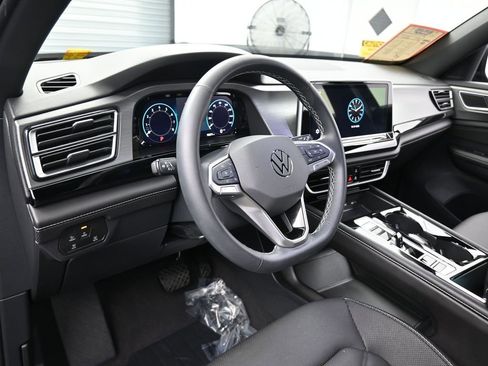 Used 2024 Volkswagen Atlas Cross Sport SE image 10