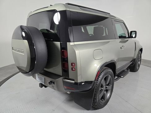 New 2025 Land Rover Defender 90 X-Dynamic SE image 2