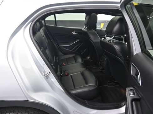 Used 2020 Mercedes-Benz GLA 250 4MATIC image 37
