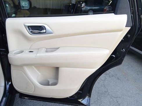 Used 2014 Nissan Pathfinder SL w/ SL Tech Package image 60