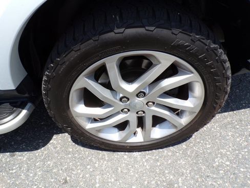 Used 2016 Land Rover LR4 HSE image 32