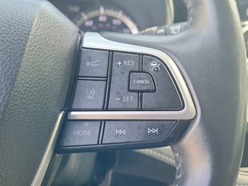 Used 2024 Toyota Highlander LE image 24