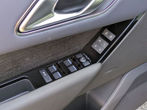 New 2026 Land Rover Range Rover Velar Dynamic SE AWD/4WD image 11