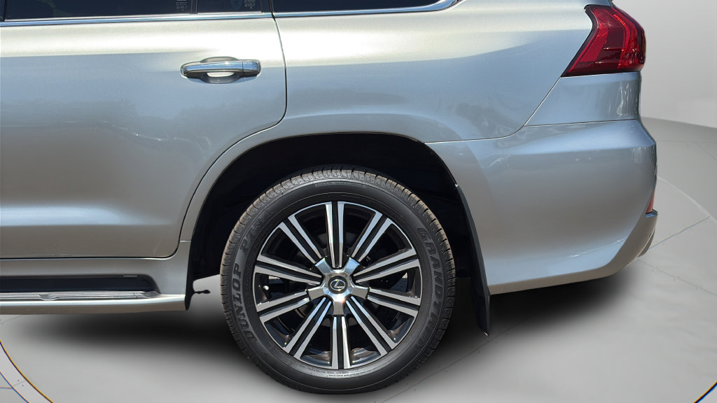 Used 2018 Lexus LX 570 4WD w/ Luxury Package image 28