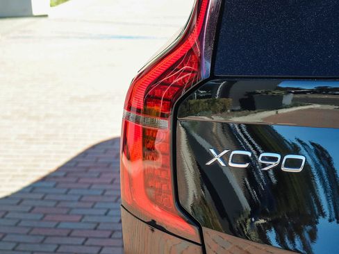 Used 2025 Volvo XC90 B5 Core AWD/4WD image 8