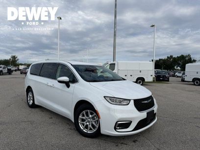 Used 2023 Chrysler Pacifica Touring-L