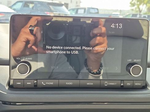 Used 2023 Honda Accord LX image 21