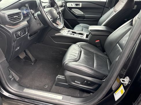 Used 2024 Ford Explorer Platinum w/ Technology Package AWD/4WD image 19