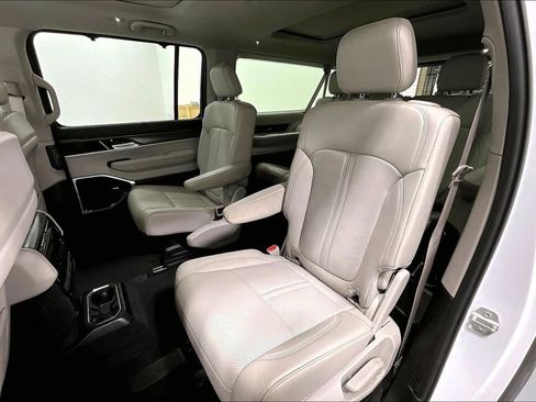 Used 2024 Jeep Wagoneer L Series III w/ Premium Group I AWD/4WD image 32