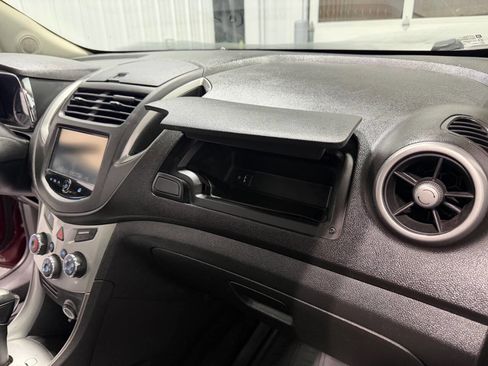 Used 2016 Chevrolet Trax LT w/ LT Sun and Sound Package image 12