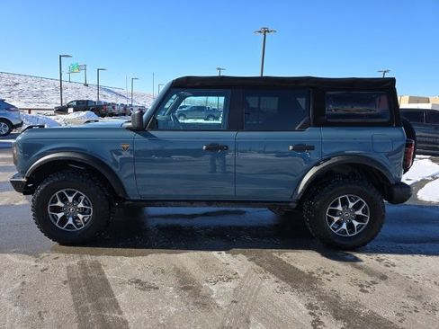 Used 2022 Ford Bronco Badlands image 2