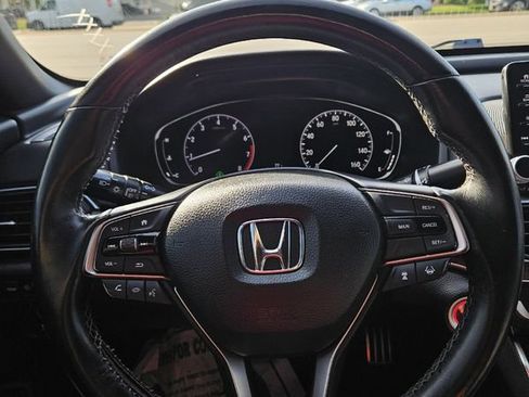Used 2018 Honda Accord Sport image 10