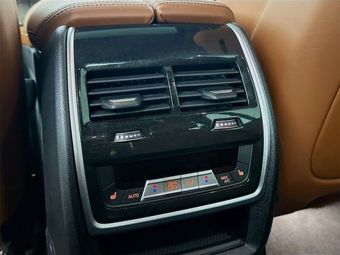 Used 2025 BMW X7 M60i image 27