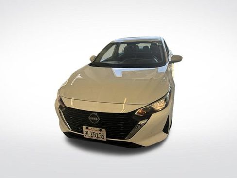 Used 2024 Nissan Sentra SV FWD image 2