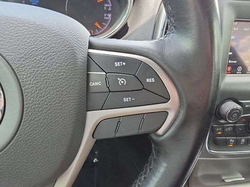 Used 2021 Jeep Grand Cherokee Laredo RWD image 22