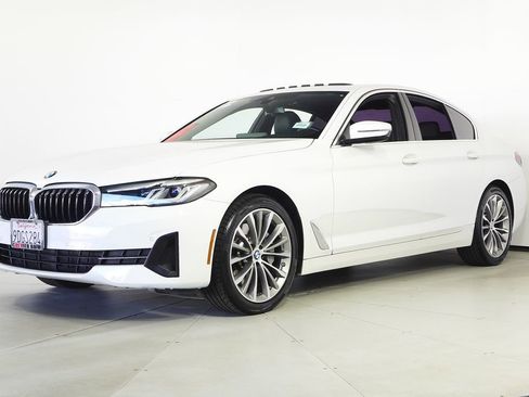 Used 2022 BMW 530i w/ Convenience Package image 2
