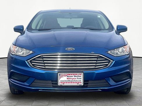 Used 2017 Ford Fusion SE w/ Fusion SE Technology Package image 3
