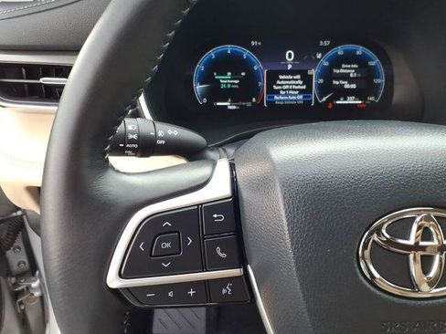 Certified 2024 Toyota Highlander Limited AWD/4WD image 9