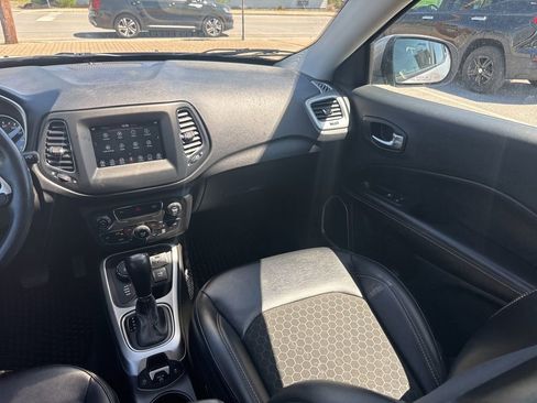 Used 2019 Jeep Compass Latitude AWD/4WD image 13