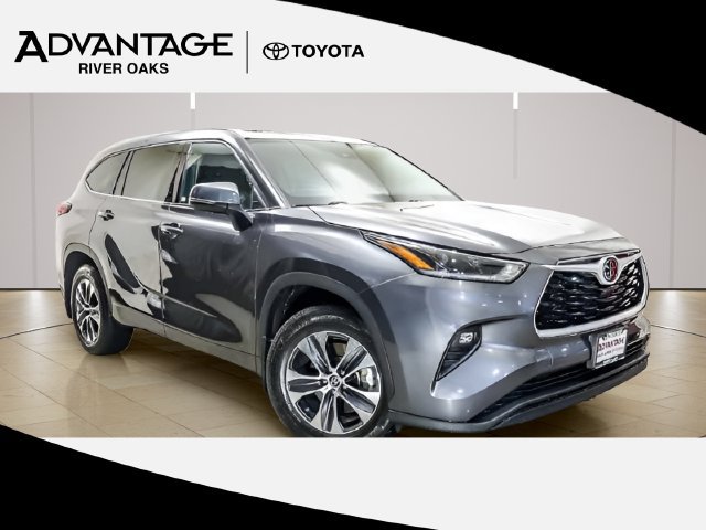 Used 2021 Toyota Highlander XLE AWD/4WD image 1