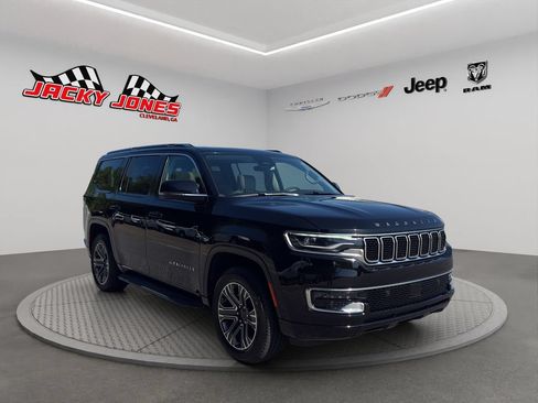 Used 2024 Jeep Wagoneer 4WD w/ Premium Group I image 13