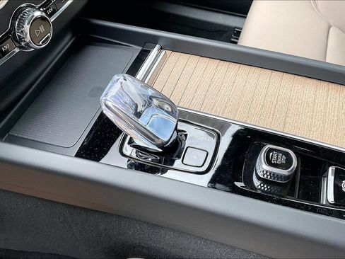 New 2026 Volvo XC60 B5 Plus w/ Protection Package Premier AWD/4WD image 29