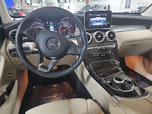 Used 2019 Mercedes-Benz GLC 300 4MATIC image 16