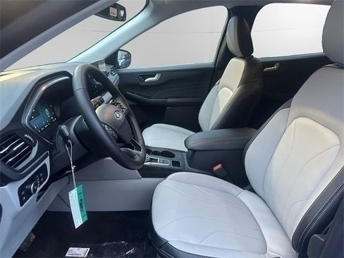 New 2026 Ford Escape SE w/ PHEV Premium Package FWD image 9