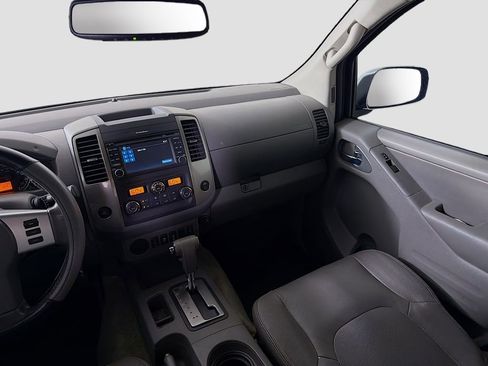 Used 2015 Nissan Frontier SL image 26