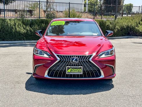 Used 2025 Lexus ES 300h w/ Premium Package FWD image 2