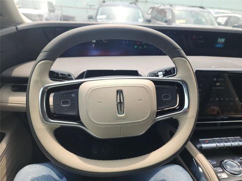 New 2025 Lincoln Nautilus Premier image 35