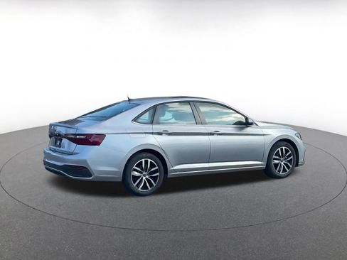 Used 2025 Volkswagen Jetta SE image 15